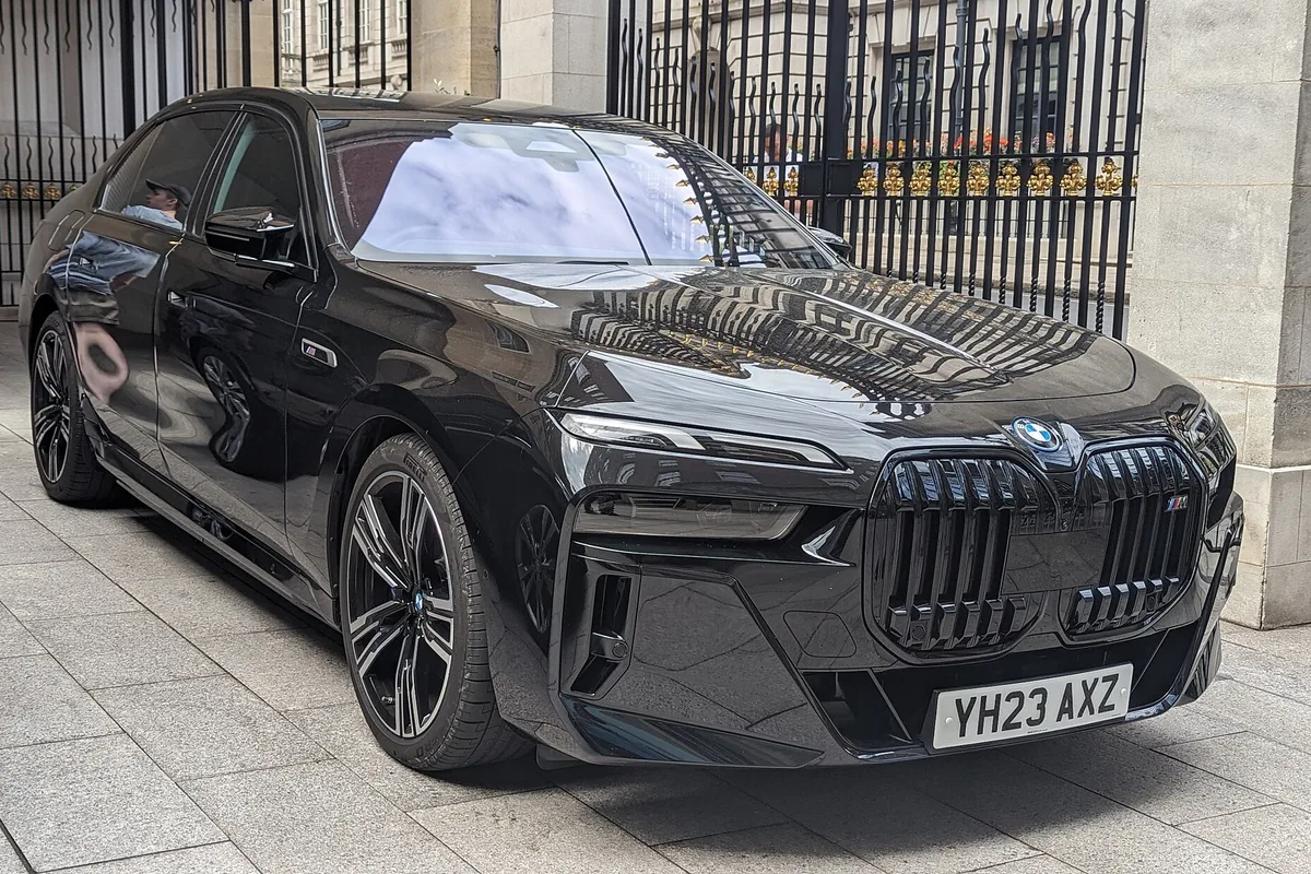 BMW M760e xDrive