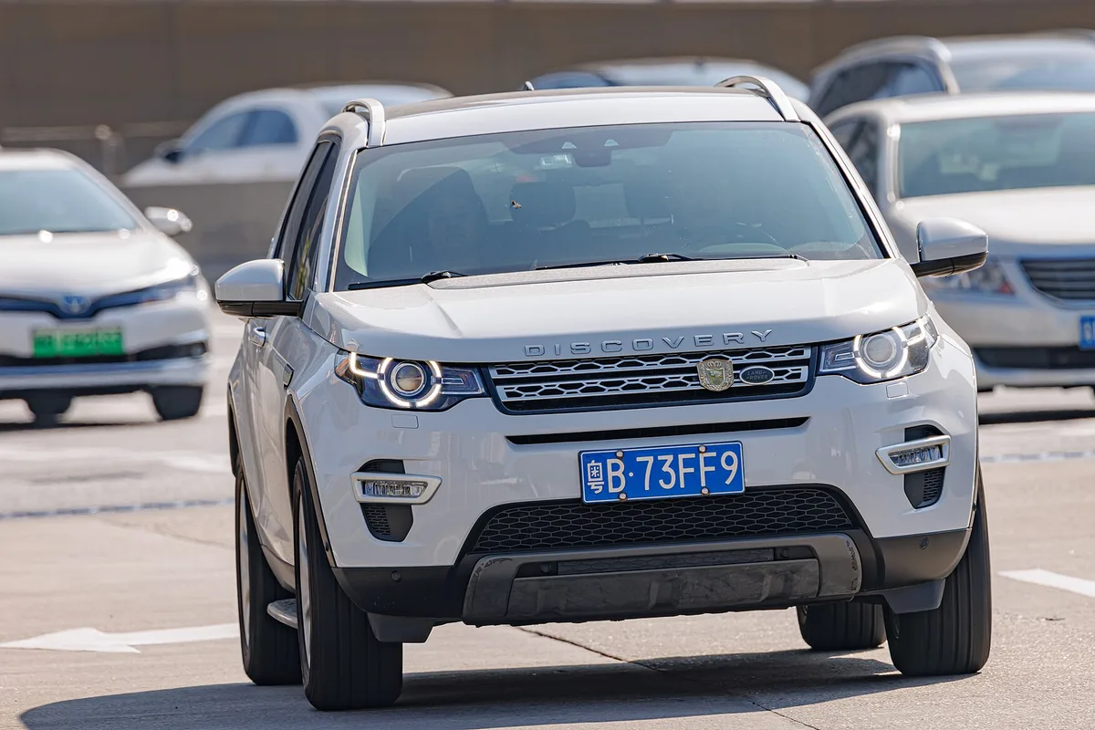 Land Rover Discovery Sport P300e