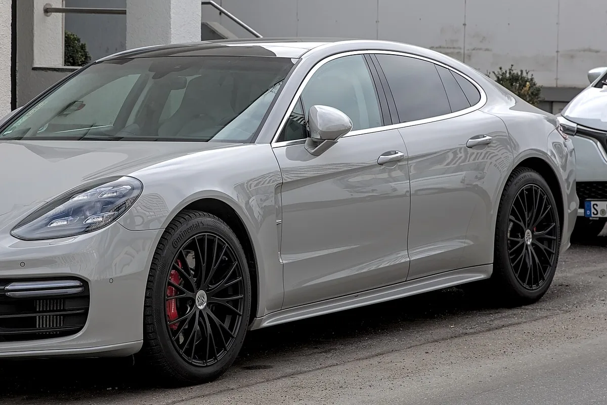 Porsche Panamera 4 E-Hybrid